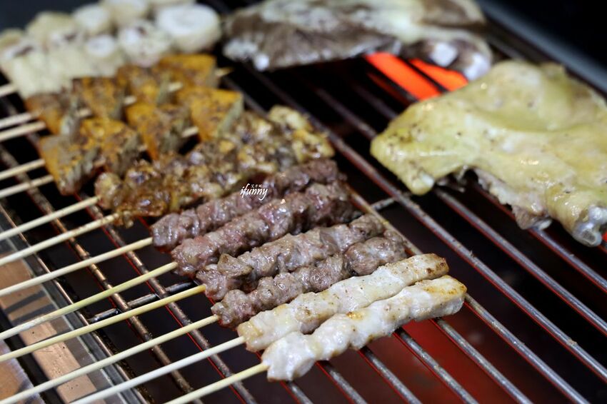 忠孝復興站 | 維吾爾新疆烤肉 遷新址 大漠風情的孜然燒烤 胡椒豬肚雞湯暖身暖胃 - ifunny 艾方妮的遊樂場