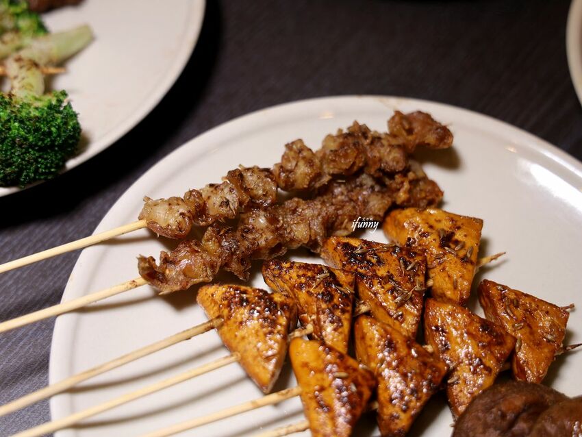 忠孝復興站 | 維吾爾新疆烤肉 遷新址 大漠風情的孜然燒烤 胡椒豬肚雞湯暖身暖胃 - ifunny 艾方妮的遊樂場