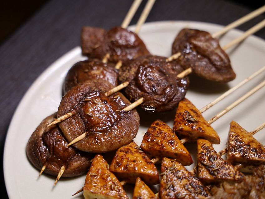 忠孝復興站 | 維吾爾新疆烤肉 遷新址 大漠風情的孜然燒烤 胡椒豬肚雞湯暖身暖胃 - ifunny 艾方妮的遊樂場