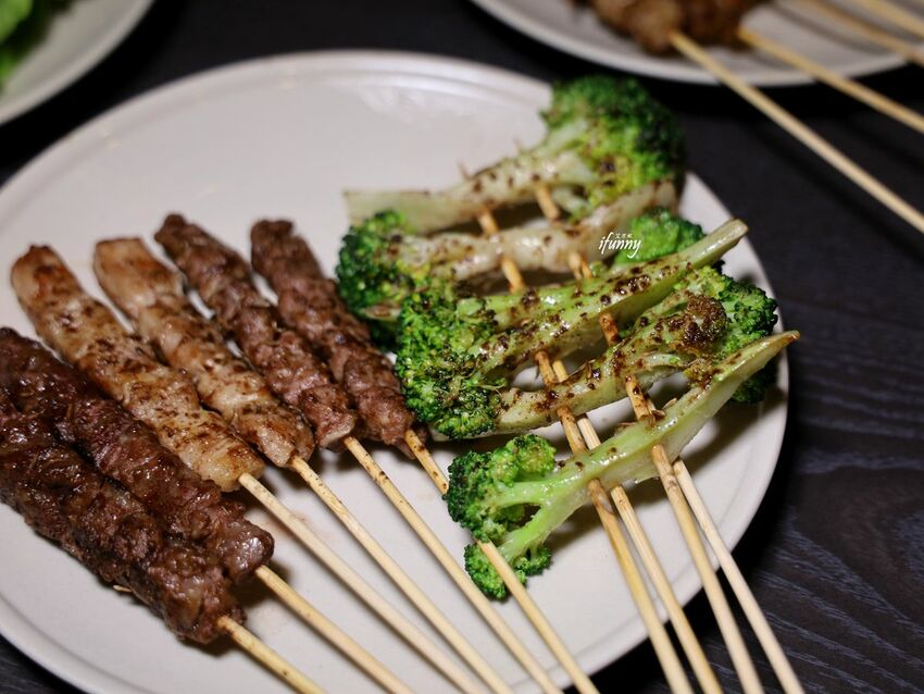 忠孝復興站 | 維吾爾新疆烤肉 遷新址 大漠風情的孜然燒烤 胡椒豬肚雞湯暖身暖胃 - ifunny 艾方妮的遊樂場