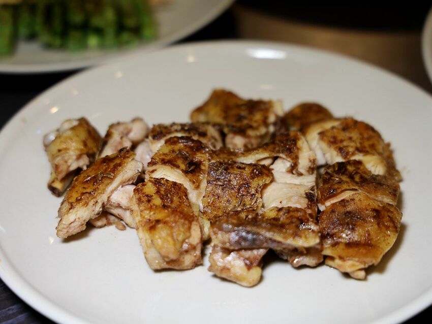 忠孝復興站 | 維吾爾新疆烤肉 遷新址 大漠風情的孜然燒烤 胡椒豬肚雞湯暖身暖胃 - ifunny 艾方妮的遊樂場