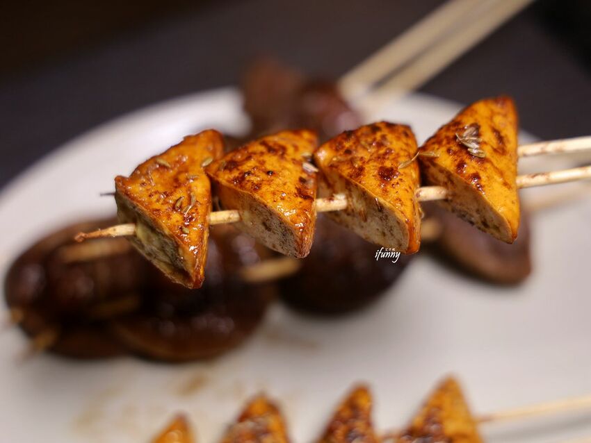 忠孝復興站 | 維吾爾新疆烤肉 遷新址 大漠風情的孜然燒烤 胡椒豬肚雞湯暖身暖胃 - ifunny 艾方妮的遊樂場