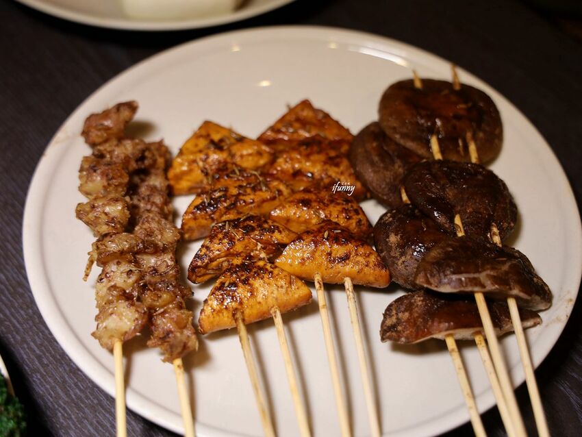 忠孝復興站 | 維吾爾新疆烤肉 遷新址 大漠風情的孜然燒烤 胡椒豬肚雞湯暖身暖胃 - ifunny 艾方妮的遊樂場