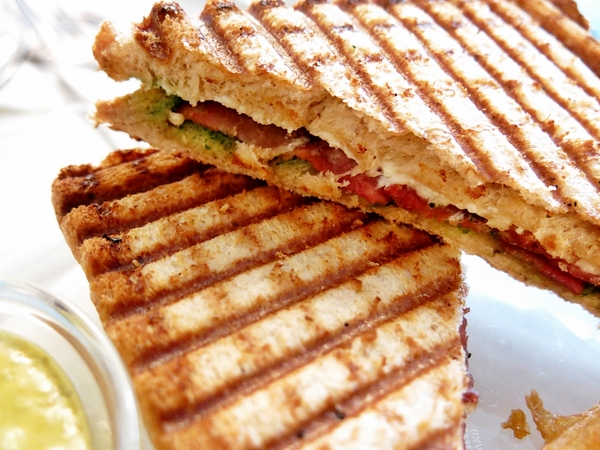 Toasteria Cafe三號(敦南店)：【捷運忠孝敦化】台北東區的小地中海 — Toasteria Cafe 吐司利亞