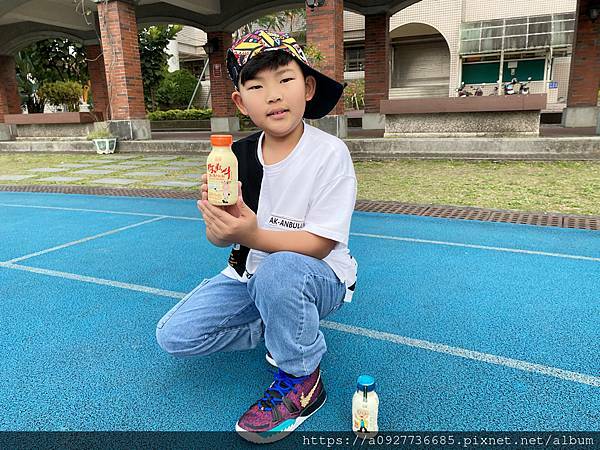 國農牛乳 乳品界老品牌-陪伴我們長大的牛乳 早餐好選擇 營養滿分 開啟一天美好的早晨