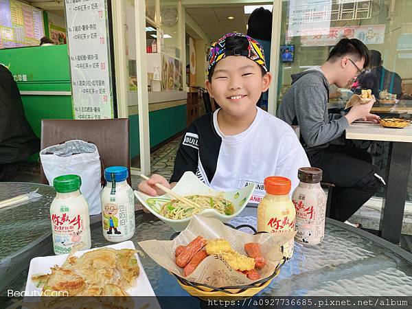 國農牛乳 乳品界老品牌-陪伴我們長大的牛乳 早餐好選擇 營養滿分 開啟一天美好的早晨