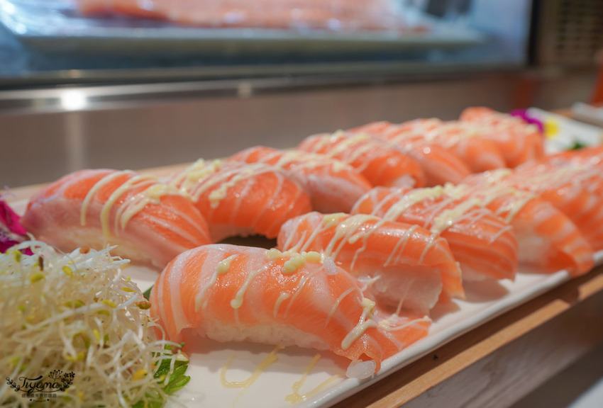 這間自助餐真的有厲害!!肉控最愛濕式熟成爐烤肋眼牛排與炭烤牛舌!