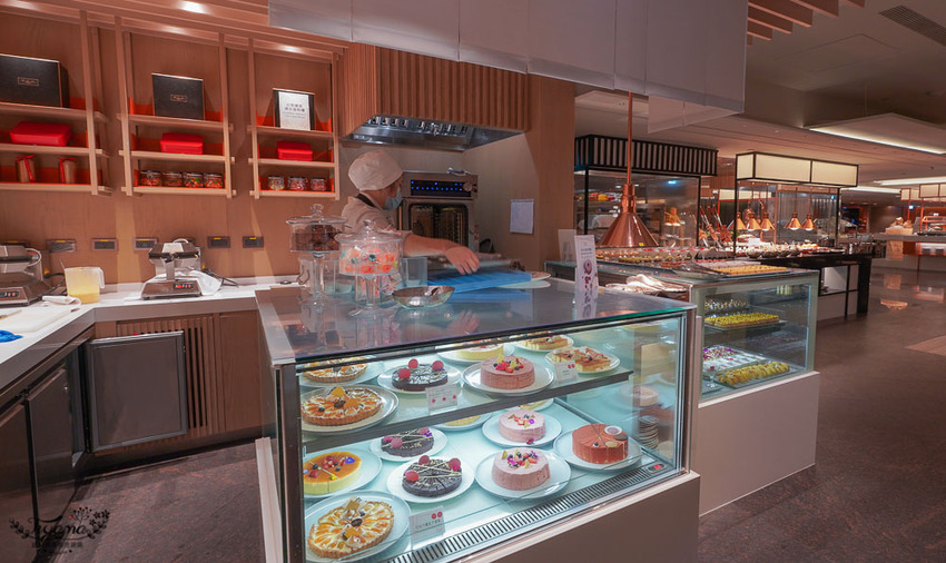 這間自助餐真的有厲害!!肉控最愛濕式熟成爐烤肋眼牛排與炭烤牛舌!