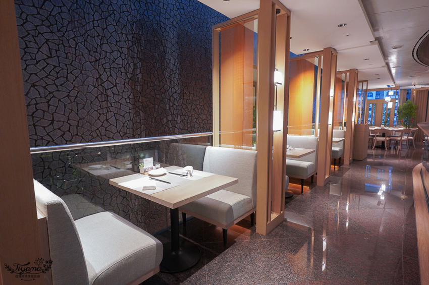 這間自助餐真的有厲害!!肉控最愛濕式熟成爐烤肋眼牛排與炭烤牛舌!