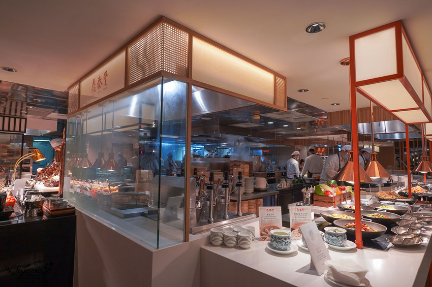 這間自助餐真的有厲害!!肉控最愛濕式熟成爐烤肋眼牛排與炭烤牛舌!