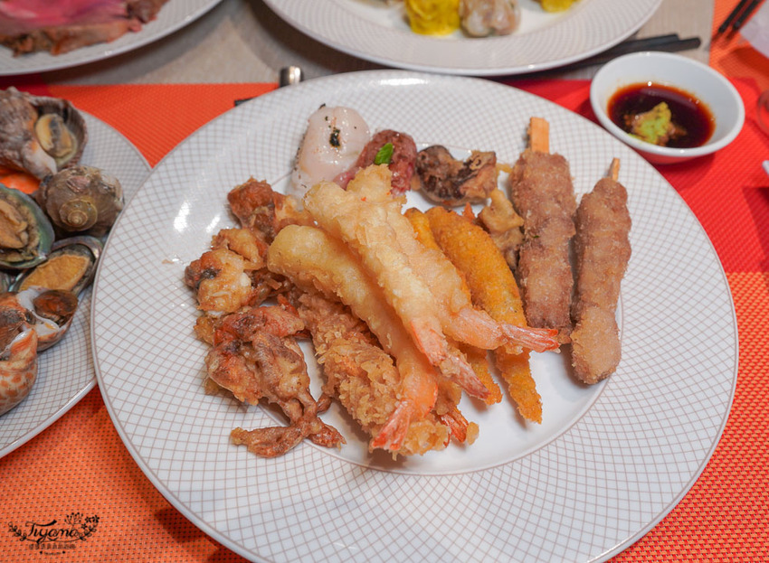 這間自助餐真的有厲害!!肉控最愛濕式熟成爐烤肋眼牛排與炭烤牛舌!