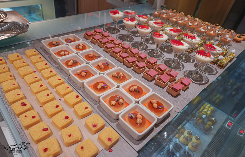 這間自助餐真的有厲害!!肉控最愛濕式熟成爐烤肋眼牛排與炭烤牛舌!