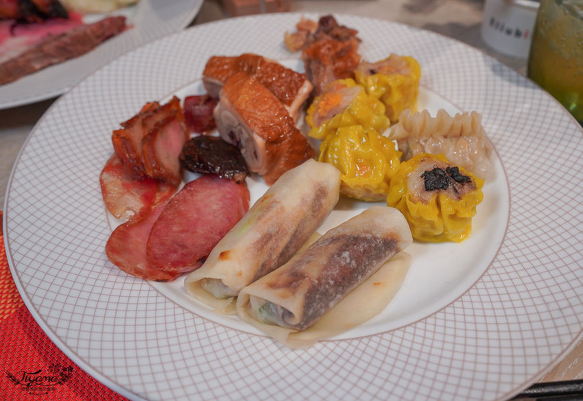 這間自助餐真的有厲害!!肉控最愛濕式熟成爐烤肋眼牛排與炭烤牛舌!