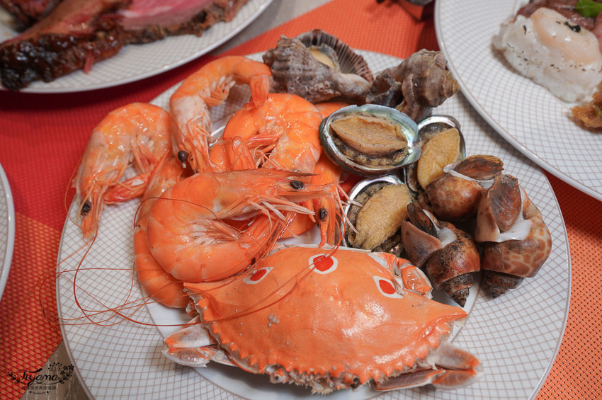 這間自助餐真的有厲害!!肉控最愛濕式熟成爐烤肋眼牛排與炭烤牛舌!