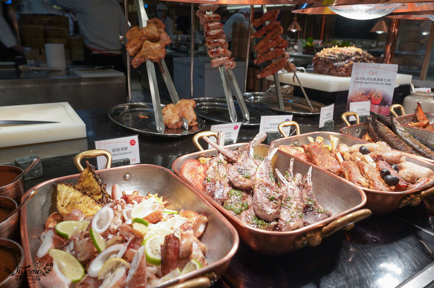 這間自助餐真的有厲害!!肉控最愛濕式熟成爐烤肋眼牛排與炭烤牛舌!