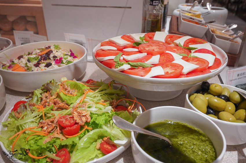 這間自助餐真的有厲害!!肉控最愛濕式熟成爐烤肋眼牛排與炭烤牛舌!