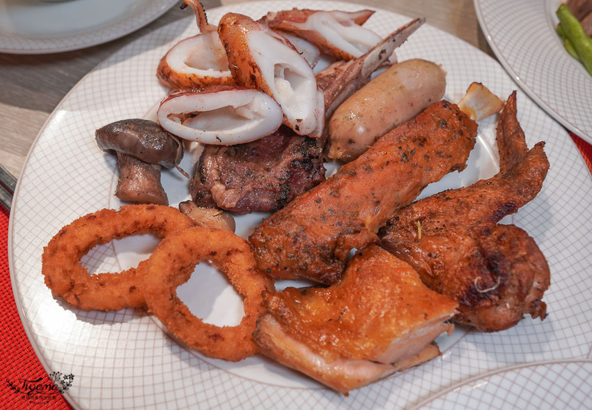 這間自助餐真的有厲害!!肉控最愛濕式熟成爐烤肋眼牛排與炭烤牛舌!