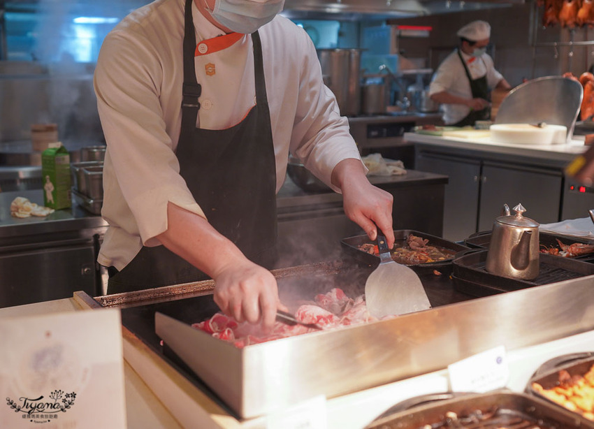 這間自助餐真的有厲害!!肉控最愛濕式熟成爐烤肋眼牛排與炭烤牛舌!