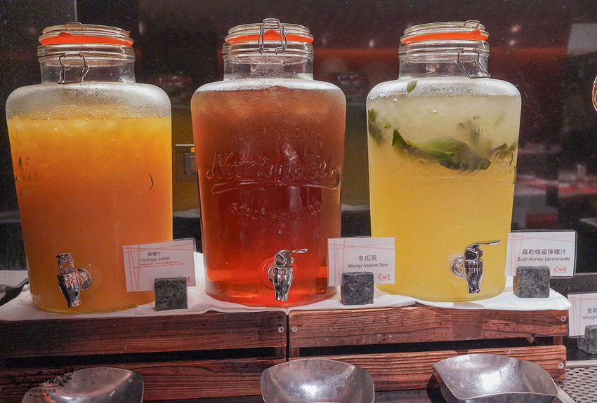 這間自助餐真的有厲害!!肉控最愛濕式熟成爐烤肋眼牛排與炭烤牛舌!