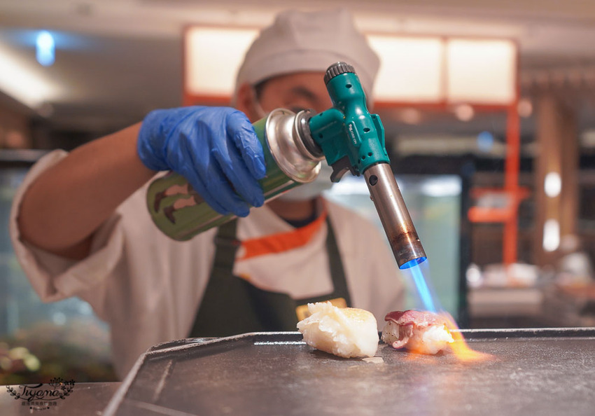 這間自助餐真的有厲害!!肉控最愛濕式熟成爐烤肋眼牛排與炭烤牛舌!