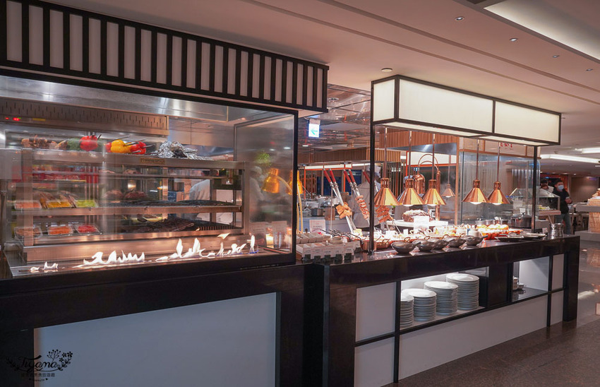 這間自助餐真的有厲害!!肉控最愛濕式熟成爐烤肋眼牛排與炭烤牛舌!