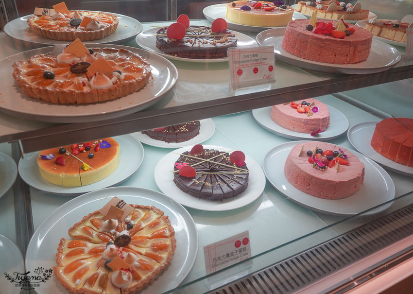 這間自助餐真的有厲害!!肉控最愛濕式熟成爐烤肋眼牛排與炭烤牛舌!