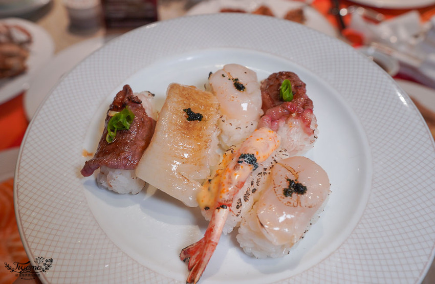 這間自助餐真的有厲害!!肉控最愛濕式熟成爐烤肋眼牛排與炭烤牛舌!