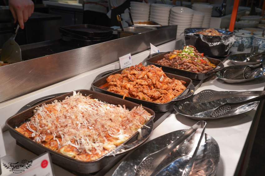 這間自助餐真的有厲害!!肉控最愛濕式熟成爐烤肋眼牛排與炭烤牛舌!