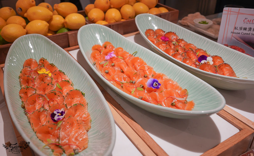 這間自助餐真的有厲害!!肉控最愛濕式熟成爐烤肋眼牛排與炭烤牛舌!