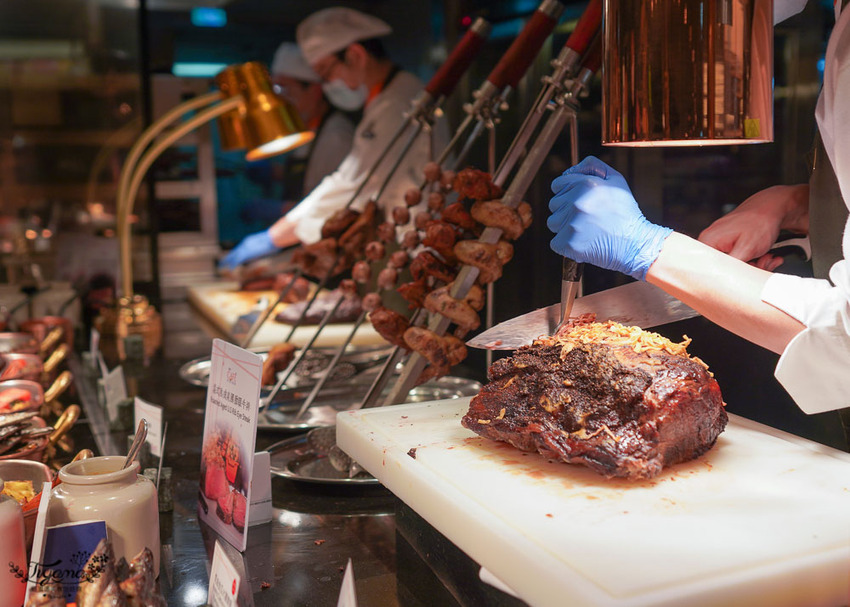 這間自助餐真的有厲害!!肉控最愛濕式熟成爐烤肋眼牛排與炭烤牛舌!