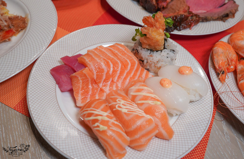 這間自助餐真的有厲害!!肉控最愛濕式熟成爐烤肋眼牛排與炭烤牛舌!