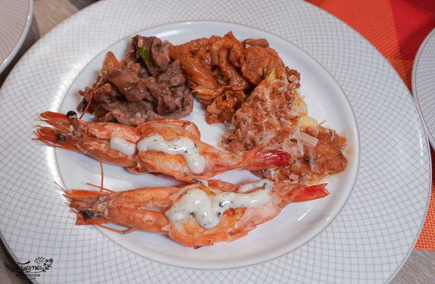 這間自助餐真的有厲害!!肉控最愛濕式熟成爐烤肋眼牛排與炭烤牛舌!