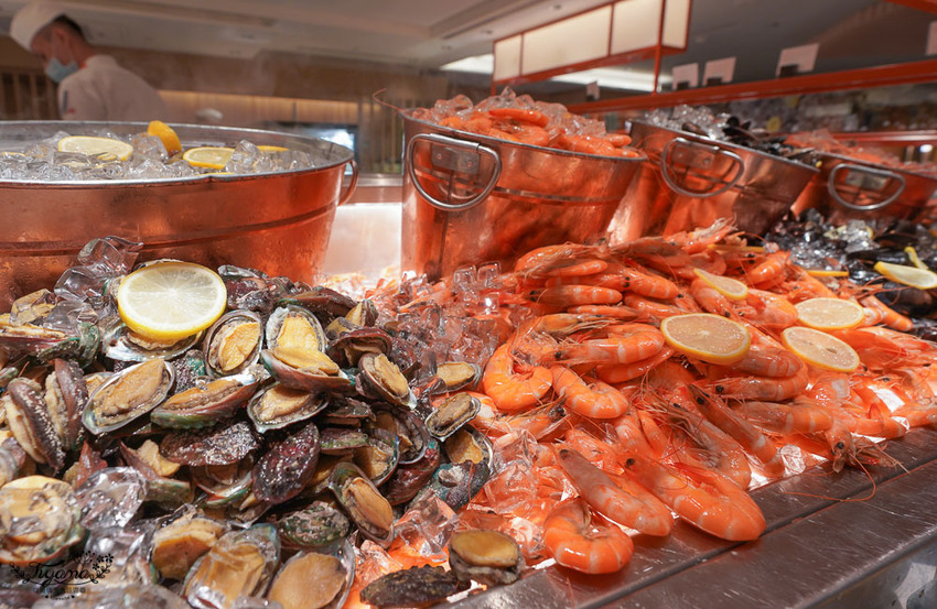 這間自助餐真的有厲害!!肉控最愛濕式熟成爐烤肋眼牛排與炭烤牛舌!