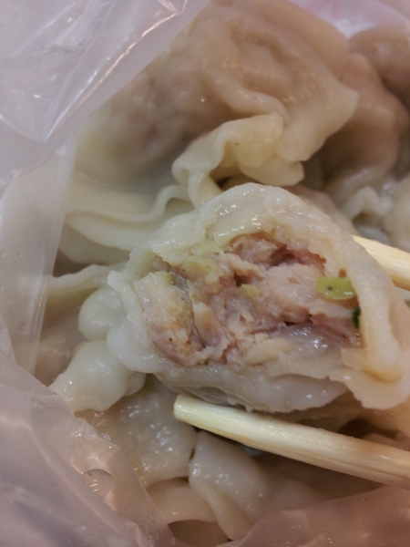 小天津手工麵館:【台中東海】小天津手工麵館-沒有什麼湯的湯包&3元的水餃 小天津手工麵館:【台中東海】小天津手工麵館-沒有什麼湯的湯包&3元的水餃