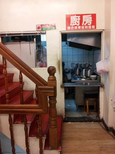 小天津手工麵館:【台中東海】小天津手工麵館-沒有什麼湯的湯包&3元的水餃 小天津手工麵館:【台中東海】小天津手工麵館-沒有什麼湯的湯包&3元的水餃