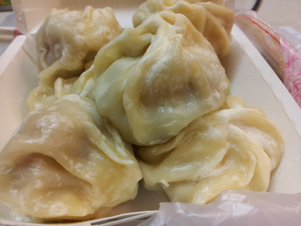 小天津手工麵館:【台中東海】小天津手工麵館-沒有什麼湯的湯包&3元的水餃 小天津手工麵館:【台中東海】小天津手工麵館-沒有什麼湯的湯包&3元的水餃