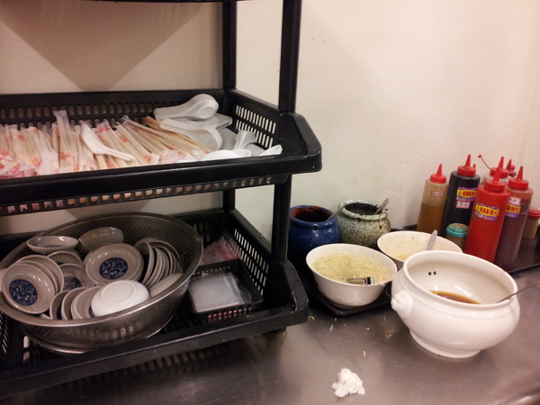 小天津手工麵館:【台中東海】小天津手工麵館-沒有什麼湯的湯包&3元的水餃 小天津手工麵館:【台中東海】小天津手工麵館-沒有什麼湯的湯包&3元的水餃