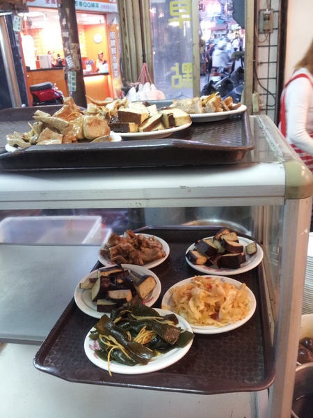 小天津手工麵館:【台中東海】小天津手工麵館-沒有什麼湯的湯包&3元的水餃 小天津手工麵館:【台中東海】小天津手工麵館-沒有什麼湯的湯包&3元的水餃