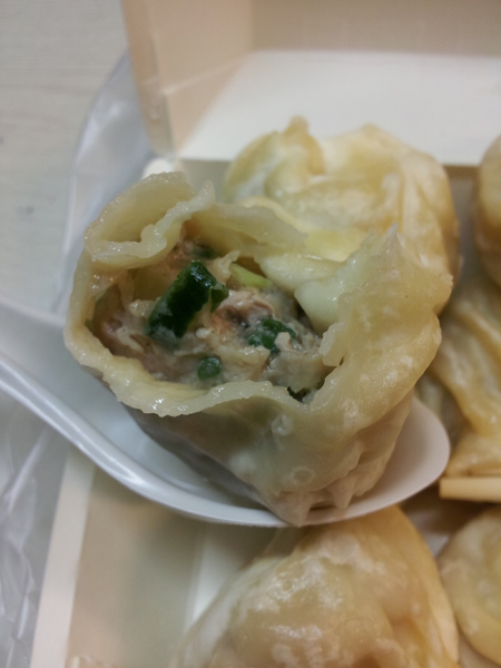 小天津手工麵館:【台中東海】小天津手工麵館-沒有什麼湯的湯包&3元的水餃 小天津手工麵館:【台中東海】小天津手工麵館-沒有什麼湯的湯包&3元的水餃