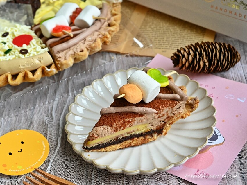 中秋爆紅聯名禮盒在這裡，還有超狂薔薇派拼盤派點，一次吃到五種口味