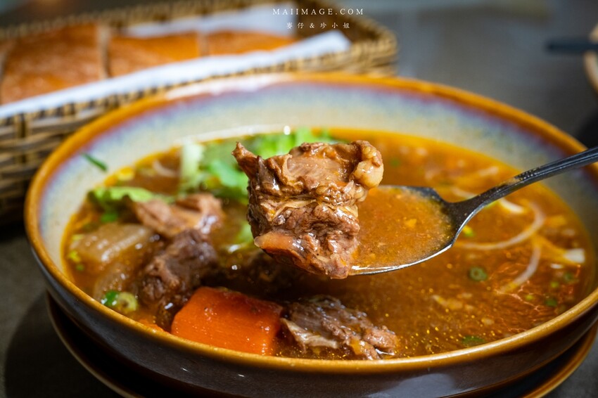 汐止隱藏版越南料理老店！700坪花園景觀「銘記越南美食」，越南火鍋必吃。