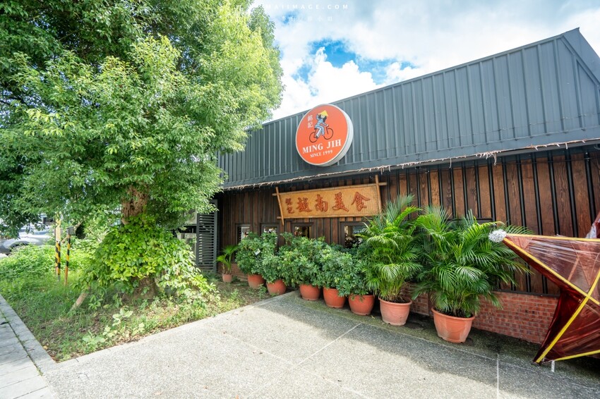 汐止隱藏版越南料理老店！700坪花園景觀「銘記越南美食」，越南火鍋必吃。