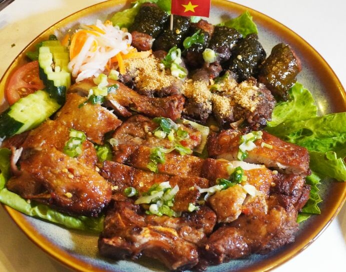 新北汐止｜銘記越南文化美食｜假日用餐要訂位的越南合菜餐廳，12道必點料理，附設停車場 – 袁彬的美食旅遊筆記