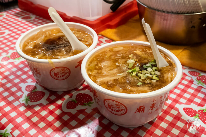 台中市豐原區廟東清蒸蝦仁肉圓 |豐原廟東必吃25年老店！肉圓皮薄料多，竟然包整尾蝦～羹湯夠味有干貝