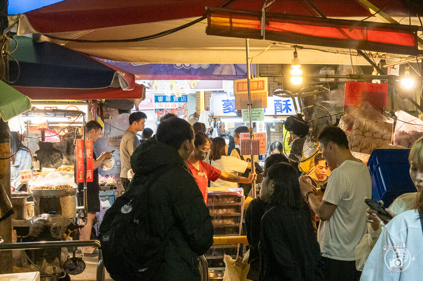 台中市豐原區廟東清蒸蝦仁肉圓 |豐原廟東必吃25年老店！肉圓皮薄料多，竟然包整尾蝦～羹湯夠味有干貝