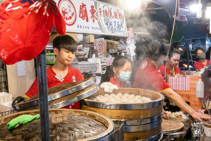 台中市豐原區廟東清蒸蝦仁肉圓 |豐原廟東必吃25年老店！肉圓皮薄料多，竟然包整尾蝦～羹湯夠味有干貝