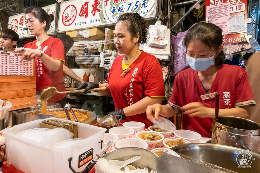 台中市豐原區廟東清蒸蝦仁肉圓 |豐原廟東必吃25年老店！肉圓皮薄料多，竟然包整尾蝦～羹湯夠味有干貝