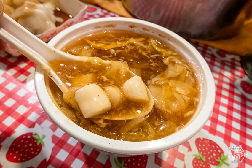 台中市豐原區廟東清蒸蝦仁肉圓 |豐原廟東必吃25年老店！肉圓皮薄料多，竟然包整尾蝦～羹湯夠味有干貝