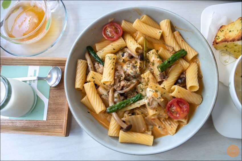 台中市豐原區台中美食|豐原聚餐餐廳推薦:梨子咖啡館 豐原店