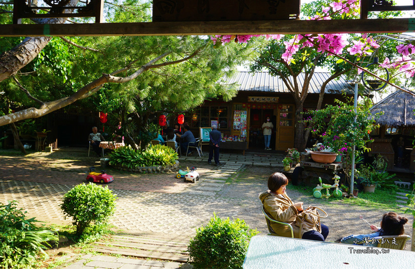台中沙鹿景點》人間食解景觀餐廳 古色古香渡假小村落！落雨松秘境.下午茶.情侶約會.家庭聚餐好去處~ - 小潔趴趴走旅遊札記